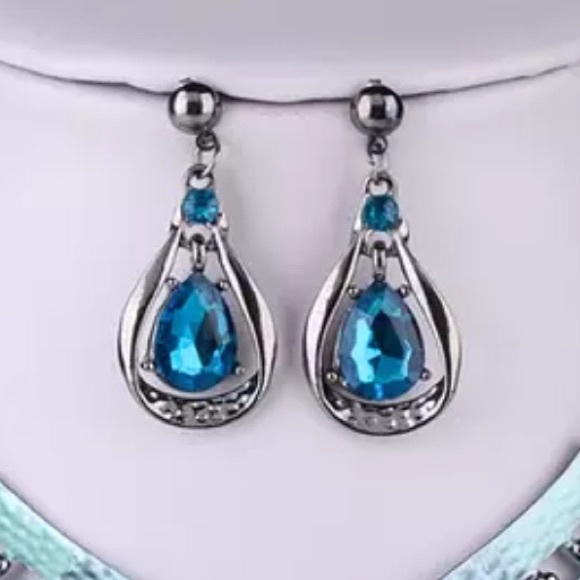 Blue, Green Statement Necklace & Earrings Set - Picture 5 of 8